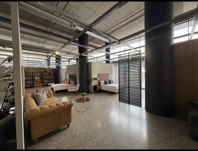 1,038M² RETAIL TO LET IN FORESHORE